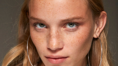 Τoasty Makeup: Το viral trend που θα κυριαρχεί φέτος το καλοκαίρι σύμφωνα με το TikTok
