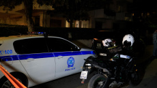 «Προσοχή, πιθανό να είναι στο σπίτι»: Ηχητικά ντοκουμέντα με τις συνομιλίες της ΕΛΑΣ από τον Χολαργό για τον 57χρονο που πυροβόλησε τη σύζυγό του και αυτοκτόνησε