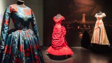 “Maria La Callas”: Τι είδαμε στην έκθεση στο Μουσείο Μπενάκη - Τα εμβληματικά κοστούμια και τα εντυπωσιακά φορέματα