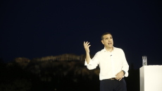Αναστάτωση στην ομιλία Τσίπρα: Πολίτης ζαλίστηκε, «αν υπάρχει γιατρός να έρθει γρήγορα»

