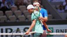 Roland Garros: Χωρίς να... ιδρώσει ο Τσιτσιπάς προκρίθηκε τον 2ο γύρο