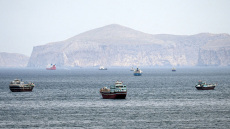 Κλιμακώνεται η απειλή για την εμπορική ναυτιλία: Δύο νέα πλήγματα σε δεξαμενόπλοια κοντά στα Στενά του Ορμούζ