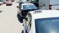 Εντατικοί έλεγχοι της Τροχαίας σε πιάτσες ταξί στη Θεσσαλονίκη: Βεβαιώθηκαν 18 παραβάσεις σε μία ημέρα