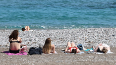 Καιρός για μπάνιο και βόλτες το τριήμερο του Αγίου Πνεύματος - Ξεπέρασε τους 35 °C η θερμοκρασία την Πέμπτη