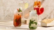 Τα πιο εύκολα καλοκαιρινά cocktails με 3 υλικά