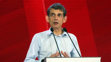 Ο Καρανίκας αποδομεί Τσίπρα και... συμπαράταξη: «Μπουρδολογία ακαδημαϊκού επιπέδου, ένα Άρλεκιν για ν' αγαπηθούμε»