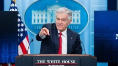 Ο Τραμπ πάει συχνά στους γιατρούς γιατί του αρέσουν… τα καλά αποτελέσματα που παίρνει, ισχυρίζεται ο Μεχμέτ Οζ
