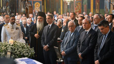Συγκίνηση στην κηδεία του Νίκου Ταγαρά: Αντίο, αποτέλεσες φωτεινό παράδειγμα πολιτικού, είπε ο Μητσοτάκης