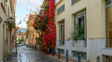 Το ΣτΕ καλείται να αποφασίσει αν μπορούν να λειτουργούν Airbnb στην περιοχή της Πλάκας