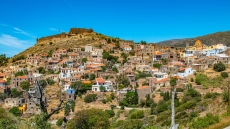 Το αδιέξοδο μιας Γερμανίδας δημοσιογράφου με την ταφή της τέφρας του συζύγου της στη Χίο που θεωρούσε δεύτερη πατρίδα του