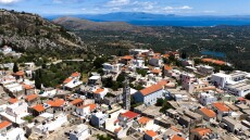 Άγιος Γεώργιος Συκούσης: Γιατί αξίζει να ανεβείτε σε αυτό το χωριό της Χίου