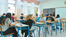 Πώς προχωρά η βαθμολόγηση των γραπτών των Πανελλαδικών, οι πρώτες επιδόσεις στη Νεοελληνική Γλώσσα - Πότε αναμένονται οι βαθμολογίες