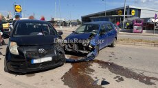 Απίστευτο τροχαίο στη Λαμία, μεθυσμένος οδηγός πέρασε πάνω από νησίδα και συγκρούστηκε με αυτοκίνητο, δείτε βίντεο