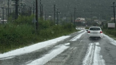 Έντονη χαλαζόπτωση στα Ιωάννινα προκάλεσε ζημιές σε οχήματα και καλλιέργειες
