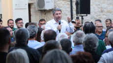 Ξεκινάει η μάχη του ΠΑΣΟΚ με Τσίπρα και Καρυστιανού στις γειτονιές του Πειραιά και της Θεσσαλονίκης