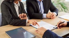 Servicers: Παγώνουν οι τόκοι στα δάνεια Κατσέλη μέχρι νεoτέρας