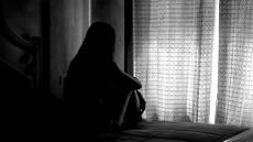 16χρονη επιχείρησε να το σκάσει ξυπόλητη για να ξεφύγει από τον 30χρονο σύζυγό της στο Βόλο