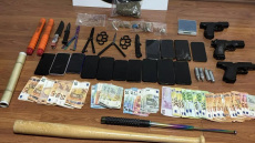 Προφυλακίστηκαν 7 από τους 9 κατηγορούμενους που πουλούσαν ναρκωτικά σε σχολεία και παιδικές χαρές στα βόρεια προάστια