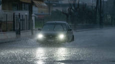 Σφοδρή καταιγίδα «χτύπησε» την Κοζάνη, 85 χιλιοστά βροχής έπεσαν στην Κοιλάδα, πλημμύρισαν δρόμοι και γέφυρες, δείτε βίντεο
