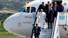 Καθυστέρησε η επιστροφή του Πάπα Λέοντα στη Ρώμη λόγω τεχνικού προβλήματος στο αεροπλάνο, δείτε βίντεο