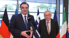 Γιούνκερ σε Πιερρακάκη: Πριν από χρόνια κανείς δεν θα πίστευε πως ένας Έλληνας θα βρισκόταν στο τιμόνι του Eurogroup