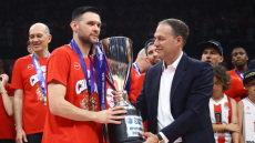 Παπανικολάου: Αφιερώνω τον τίτλο στα κοριτσάκια μου, θέλω να συνεχίσω στον Ολυμπιακό 