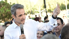 Μητσοτάκης από τη Βούλα: Το τζάμπα δεν υπάρχει, όποιος σας υπόσχεται, από κάπου θα σας τα πάρει