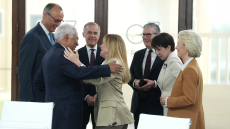 Ο διάλογος της Μελόνι με τους ηγέτες των G7 αφού έκοψε το κάπνισμα: «Χρειάστηκα τρεις καφέδες για να ξυπνήσω»