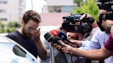 Μπάμπης Αναγνωστόπουλος: Πέντε χρόνια από την ομολογία του πιλότου που σκότωσε την Καρολάιν στα Γλυκά Νερά - Το θέατρο στις κάμερες