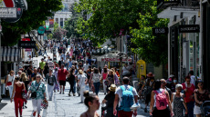 Μειώσεις φόρων και παροχές 1 δισ. στη ΔΕΘ, σε ποιες κοινωνικές ομάδες θα στοχεύσει το Μαξίμου