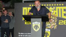 ΑΕΚ: Το ιδιαίτερο μήνυμα του Μάριου Ηλιόπουλου στη φανέλα μικρού φίλου του Ολυμπιακού