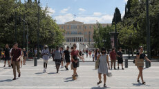Τα επτά μέτρα άμεσης εφαρμογής για την στήριξη των πολιτών: Από τα 150 ευρώ για κάθε παιδί έως τις 72 δόσεις