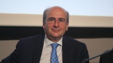 Χατζηδάκης: Προχωράμε μπροστά με ασφάλεια, δεν παίζουμε με την πατρίδα μας