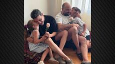 Η τρυφερή ανάρτηση του Παντελή Τουτουντζή με τον σύζυγο και τα παιδιά του για τη Γιορτή του Πατέρα