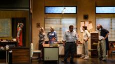 «Ανεξάρτητα Κράτη»: Η παράσταση των sold out  βγαίνει για πρώτη φορά σε περιοδεία 