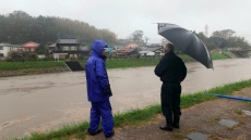 Οι ιαπωνικές αρχές διατάσσουν εσπευσμένη απομάκρυνση κατοίκων λόγω κινδύνου πλημμυρών στο Ναγκασάκι