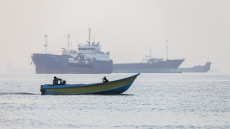 Επιβραδύνθηκε η διέλευση τάνκερ στα Στενά του Ορμούζ έπειτα από τη χθεσινή επίθεση: Ελέγχουμε τη ναυσιπλοΐα στο σημείο, επιμένει το Ιράν