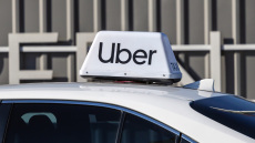 Η Uber απολύει το 10% των υπαλλήλων της και αποχωρεί από τη Νιγηρία και την Ουγκάντα