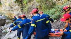 Λευκάδα: Βράχος έπεσε στο κεφάλι ελληνοβρετανίδας τουρίστριας, δίνει μάχη για να κρατηθεί στη ζωή