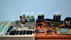 Καραμπίνα, πιστόλια και μαχαίρια είχε η εγκληματική οργάνωση που έκανε οπαδικές επιθέσεις και διακινούσε ναρκωτικά στη Θεσσαλονίκη, δείτε φωτογραφίες