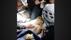 Δείτε βίντεο: Διασώστες βγάζουν ζωντανό 3χρονο παιδί από τα χαλάσματα μετά από 6 ημέρες στο Καράκας