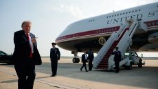 Η πρώτη πτήση του Τραμπ με το νέο Air Force One, δώρο του Κατάρ: «Δεν υπάρχει άλλο σαν κι αυτό»