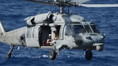 Αμερικανικό στρατιωτικό ελικόπτερο κατέπεσε στην Αραβική Θάλασσα, αγνοείται μέλος του πληρώματος