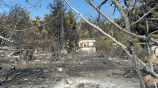 Τραγωδία με δύο νεκρούς από τη φωτιά στο Ωραιόκαστρο: Αναμένεται η ταυτοποίηση της σορού του 12χρονου γιου της οικογένειας