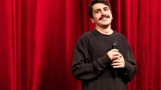Τουρκία: Συνελήφθη ο διάσημος Τούρκος stand-up κωμικός Ντενίζ Γκοκτάς για προσβολή του Ισλάμ