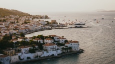 Πόρτο Χέλι: Η ανάδυση ενός παγκόσμιου προορισμού «ήσυχης» πολυτέλειας με επενδύσεις άνω του 1 δισ. ευρώ