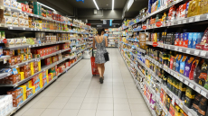 Αποκλιμάκωση τιμών στα σούπερ μάρκετ τον Ιούλιο: Σε ποια προϊόντα εντοπίζονται οι μεγαλύτερες μειώσεις 