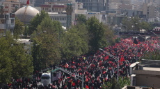 Ξεκίνησε η πομπή με το φέρετρο του Χαμενεΐ στην Τεχεράνη, φόβοι για ποδοπατήματα με εκατομμύρια στους δρόμους