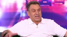 Πάνος Σταθακόπουλος: Δεν μετάνιωσα που δεν έγινα παπάς, έκανα αυτόν τον ρόλο μέσα από τη δουλειά του ηθοποιού
