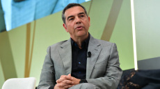 «Ερχόμαστε ως κυβερνώσα αριστερά και όχι ως αριστερά της διαμαρτυρίας» λέει ο Τσίπρας και κλείνει το μάτι στους Ευρωσοσιαλιστές
